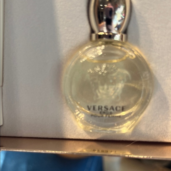 Versace Luxury Bath & Body Trio - Cream - Picture 6 of 6